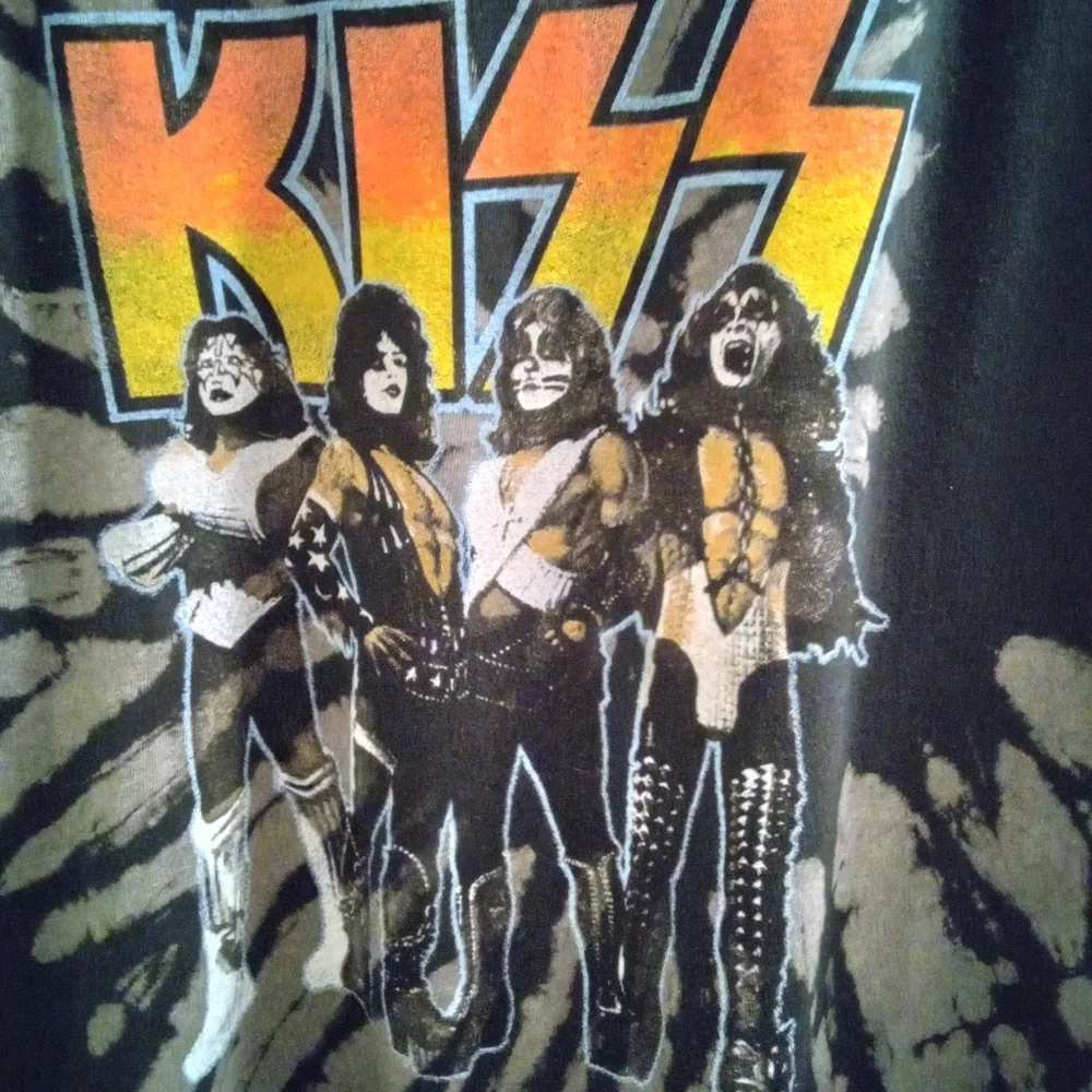 Womans L Kiss Graphic Black and White Tie-Dye Tee Relaxed Comfy Fit - Picture 3 of 4